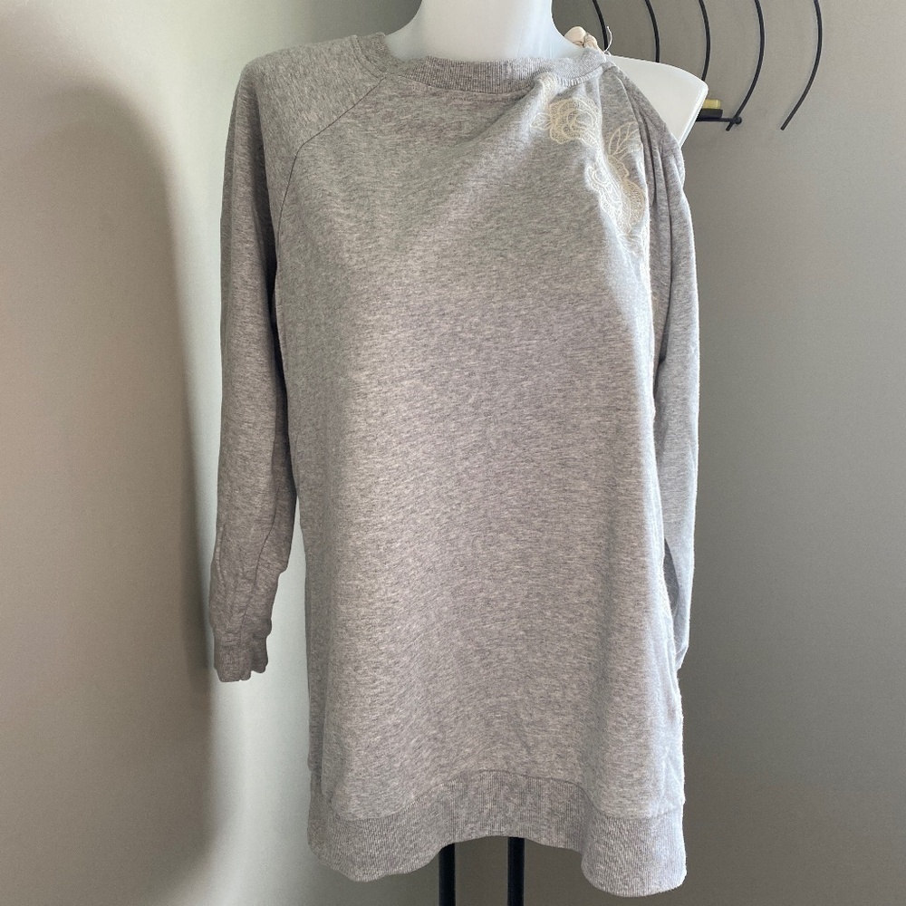 Love & Legend‎ Women's Gray Cold Shoulder Floral Embroidered Sweatshirt Size 1X